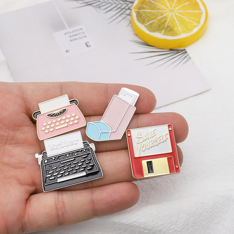 Usb Memory Card Vinyl Record Typewriter Enamel Pin Brooch Cartoon Women Men Denim Jackets Lapel Pins Backpack Badges Kids Fashio