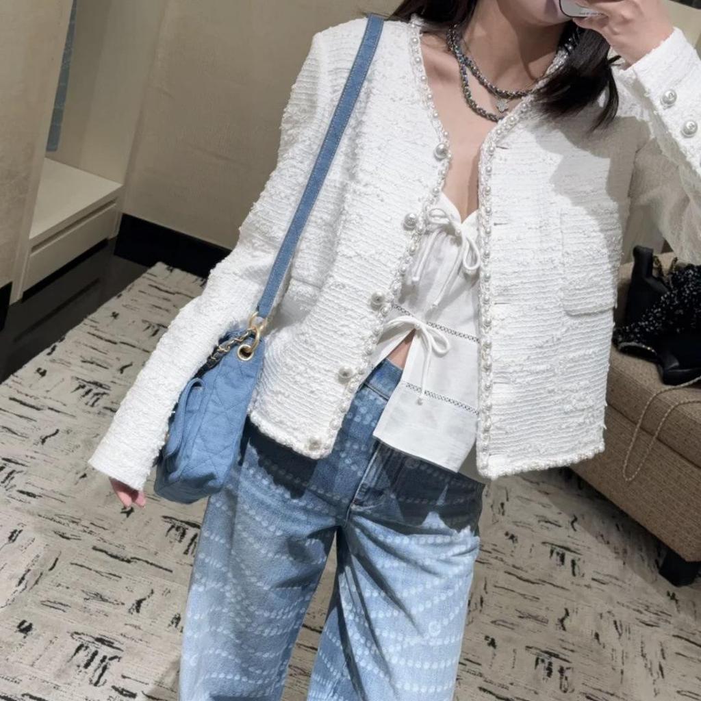 Temperamental Socialite Off-White Tweed V-Neck Pearl Trim Button Jacket, 2025 Spring Collection for Women