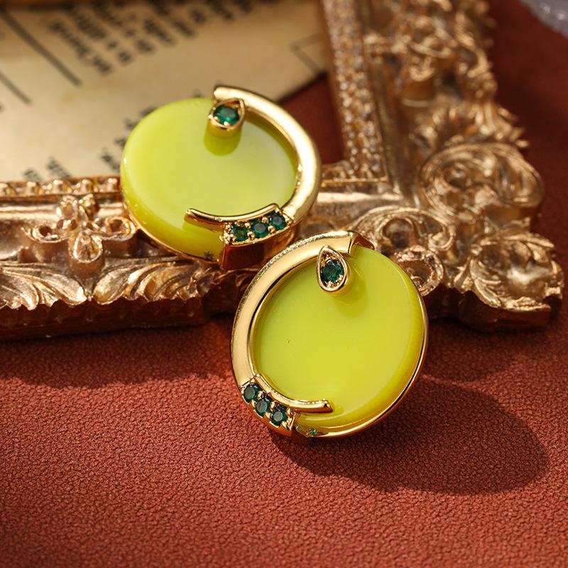 Fashionable And Exquisite Vintage Accessories Small Fresh Round Crescent Earrings For Women Luxury Personalized Trendy Earrings