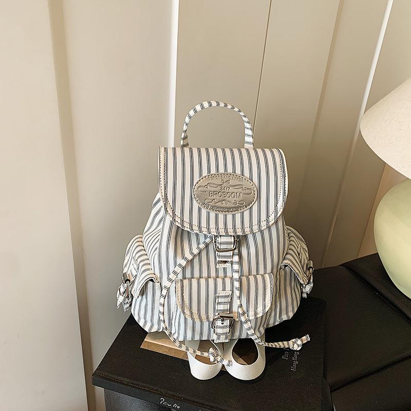 

Сумка женская 2025 новая супер огонь корейский повседневный рюкзак нишевый дизайн универсальный для поездок на работу корейский цветочный рюкзак 21*11*25