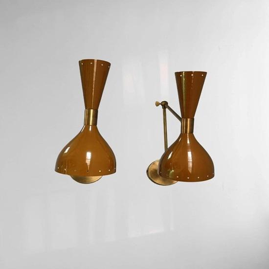 

Пара итальянских бра из латуни середины века, коричневые лампы-диаболо