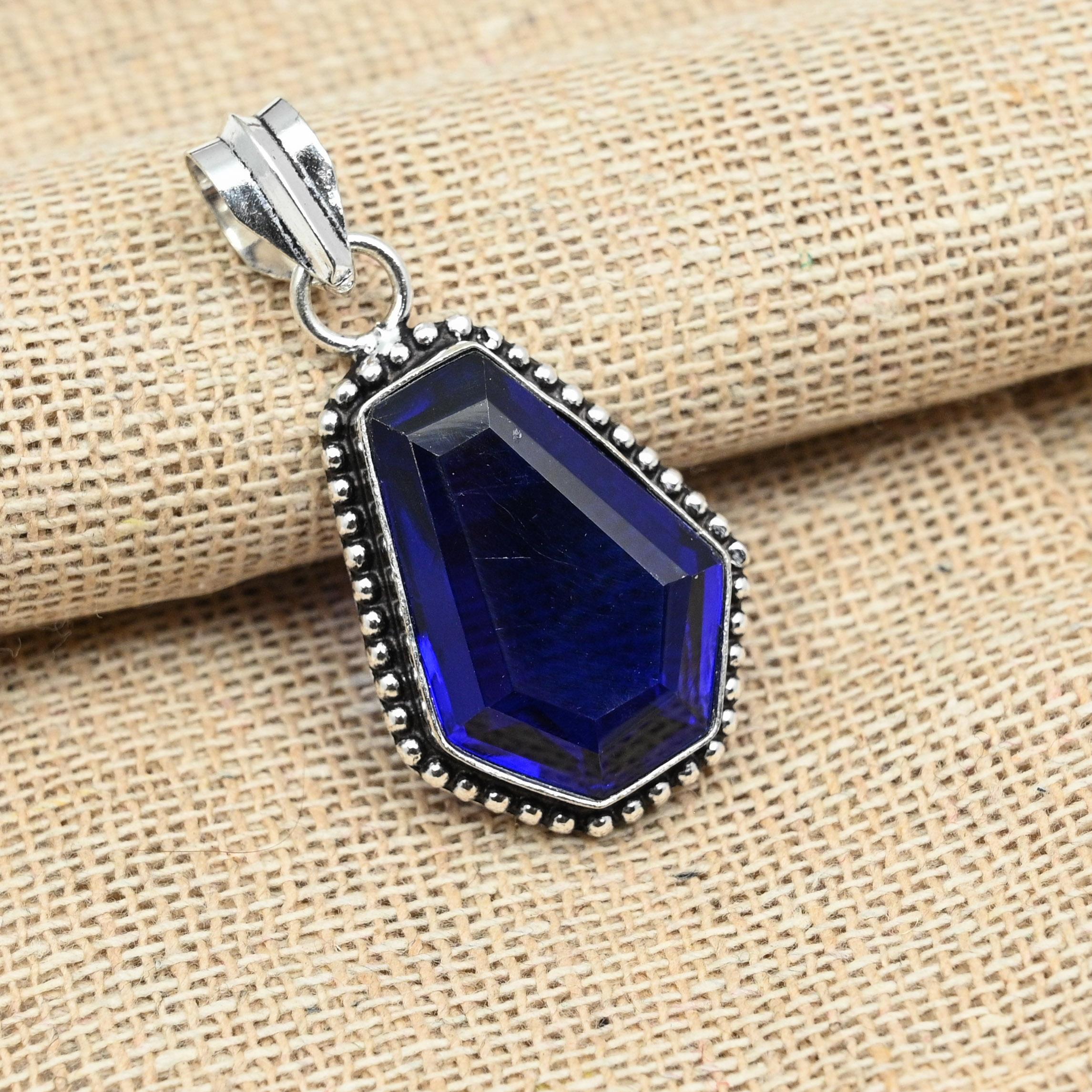 

Синий сапфировый драгоценный камень Созданный в лаборатории драгоценный камень 925 пробы Серебряный кулон 1.77 Inches синий