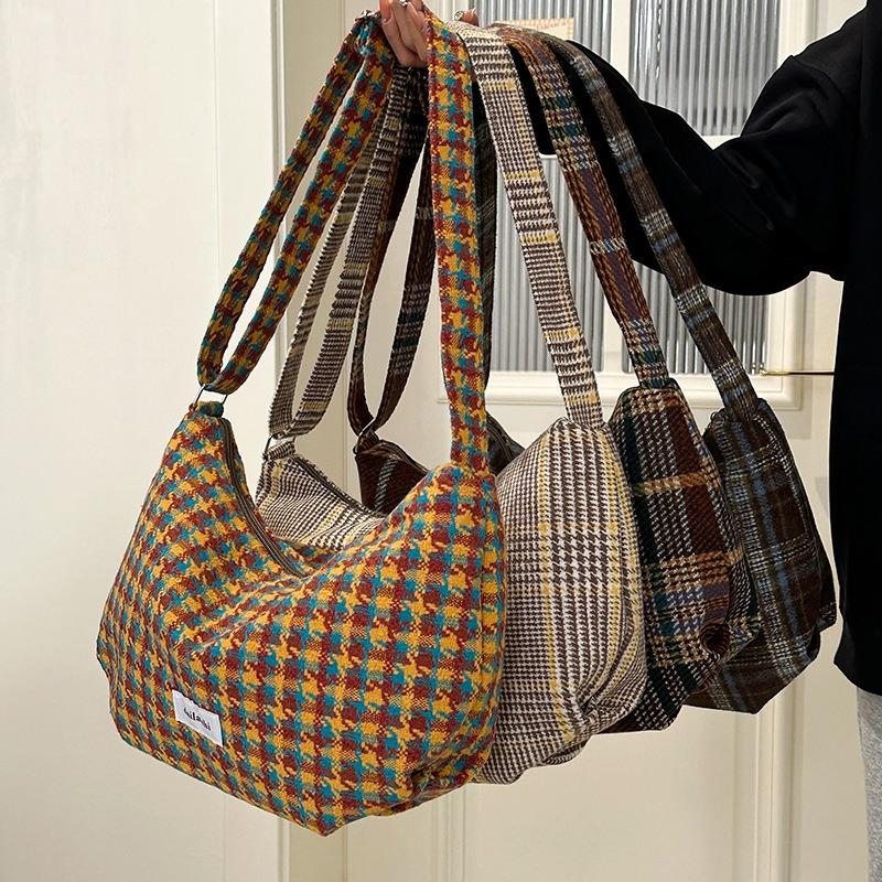New plaid dumpling bag large capacity student woolen casual shoulder bag women's style retro messenger bag