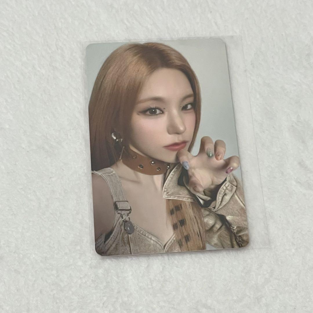 

[USED] ITZY BORN TO BE in SEOUL JYP Bonus Yeji Trading Card