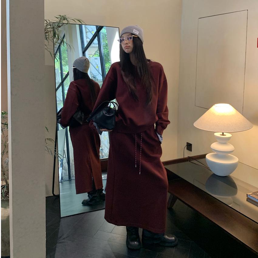 Women's Fashionable Two-Piece Set: Sweatshirt & High-Waisted Skirt, Korean Autumn/Winter, Plus Size, New Style.