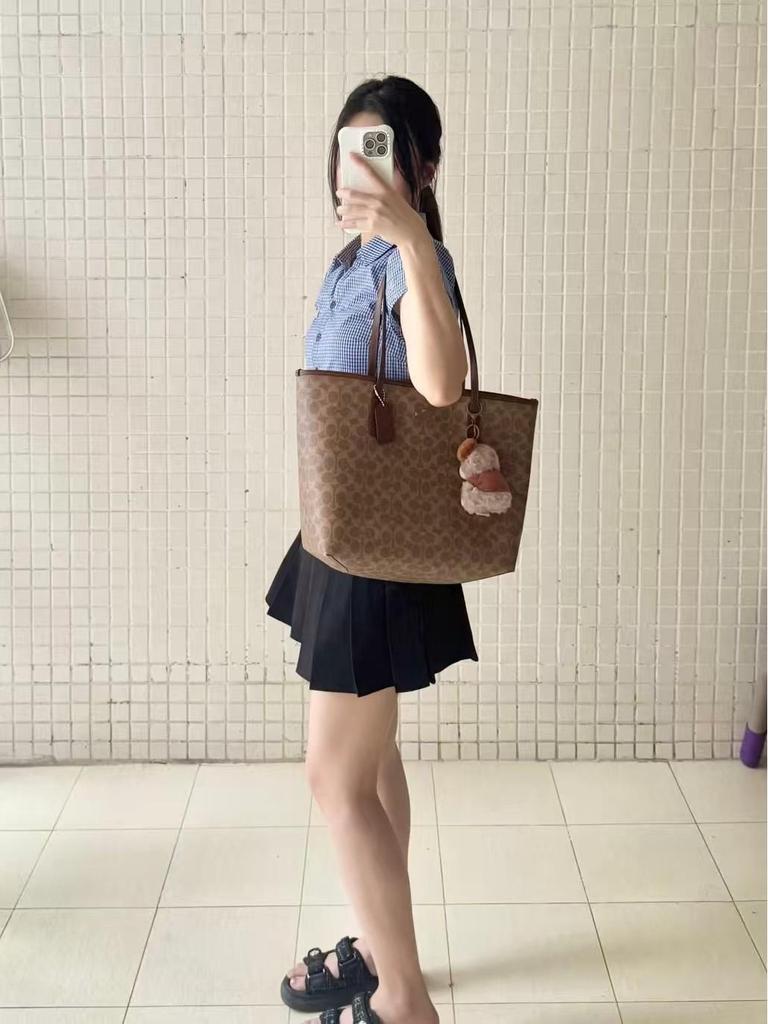 Coach Women's Large Capacity Tote Bag, 2025 Casual Fashion Versatile Shoulder & Crossbody Style