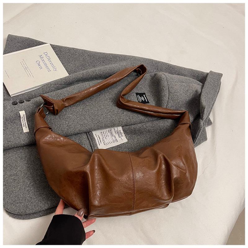 Geantă Gălușcă Retro din Piele Moale cu Capacitate Mare Stil Lejer Casual Corn Geantă Crossbody de Umăr