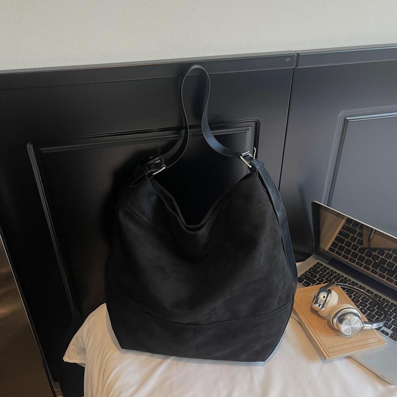 

Slack large-capacity bag women s autumn and winter new versatile messenger bag commuter shoulder tote bag чёрный