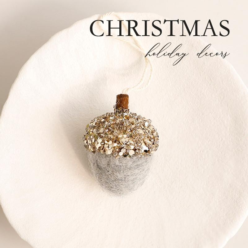 Weihnachts-Tannenzapfen-Filzbaumschmuck mit Glitzerakzenten für die Feiertagsdekoration
