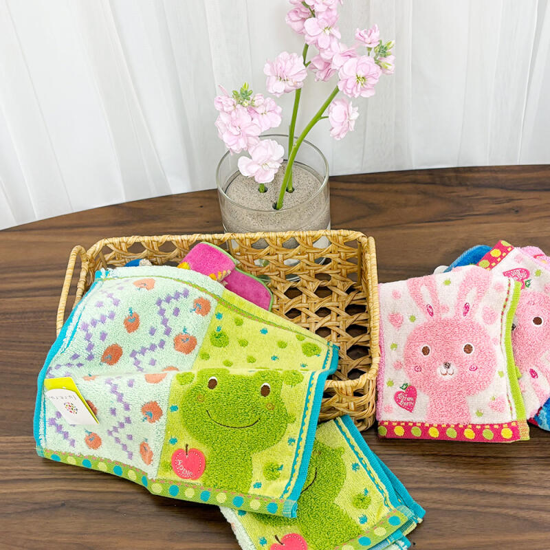 Fureru Green Frog and Apple Pattern Mini Towel