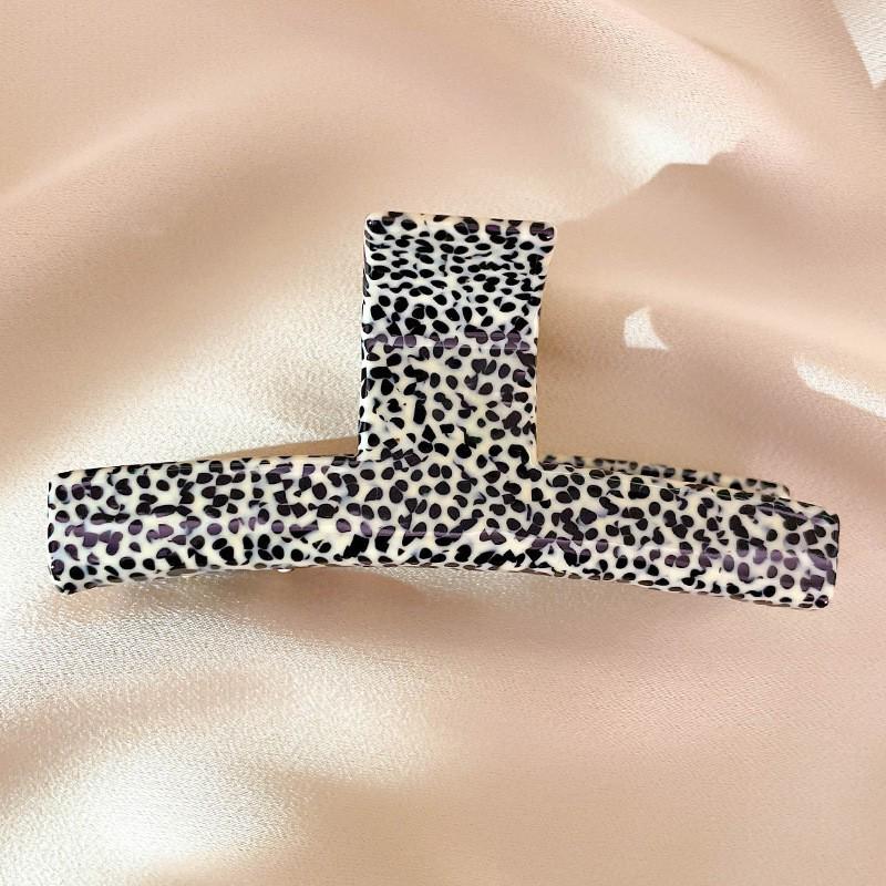 

Korean Style Shark Hair Clip for Girls - Large Size, Enhances Hair Volume, Fashion Texture, One-Word Design