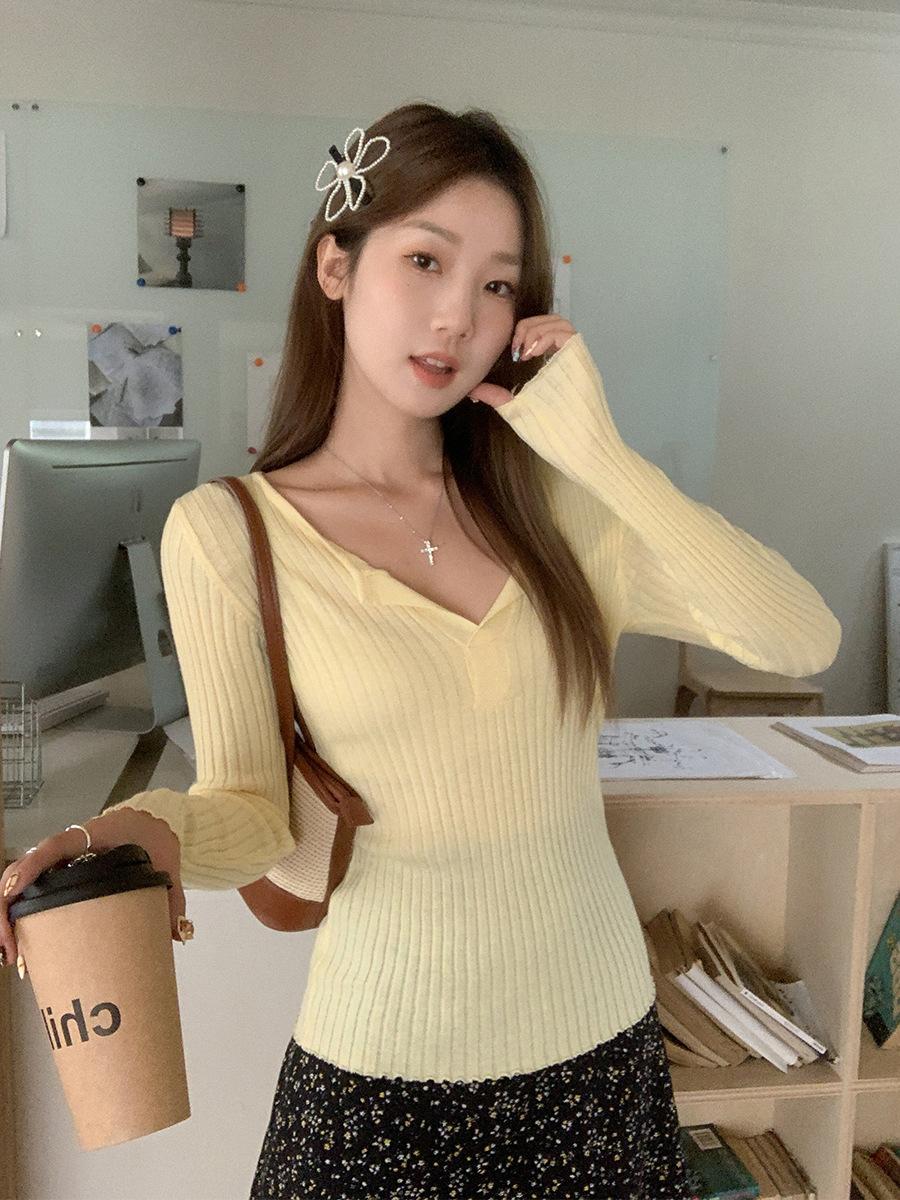 

Korean wear yellow V-neck slim-fitting long-sleeved knitted sweater for women s spring and summer new pit strip soft waxy top XL
