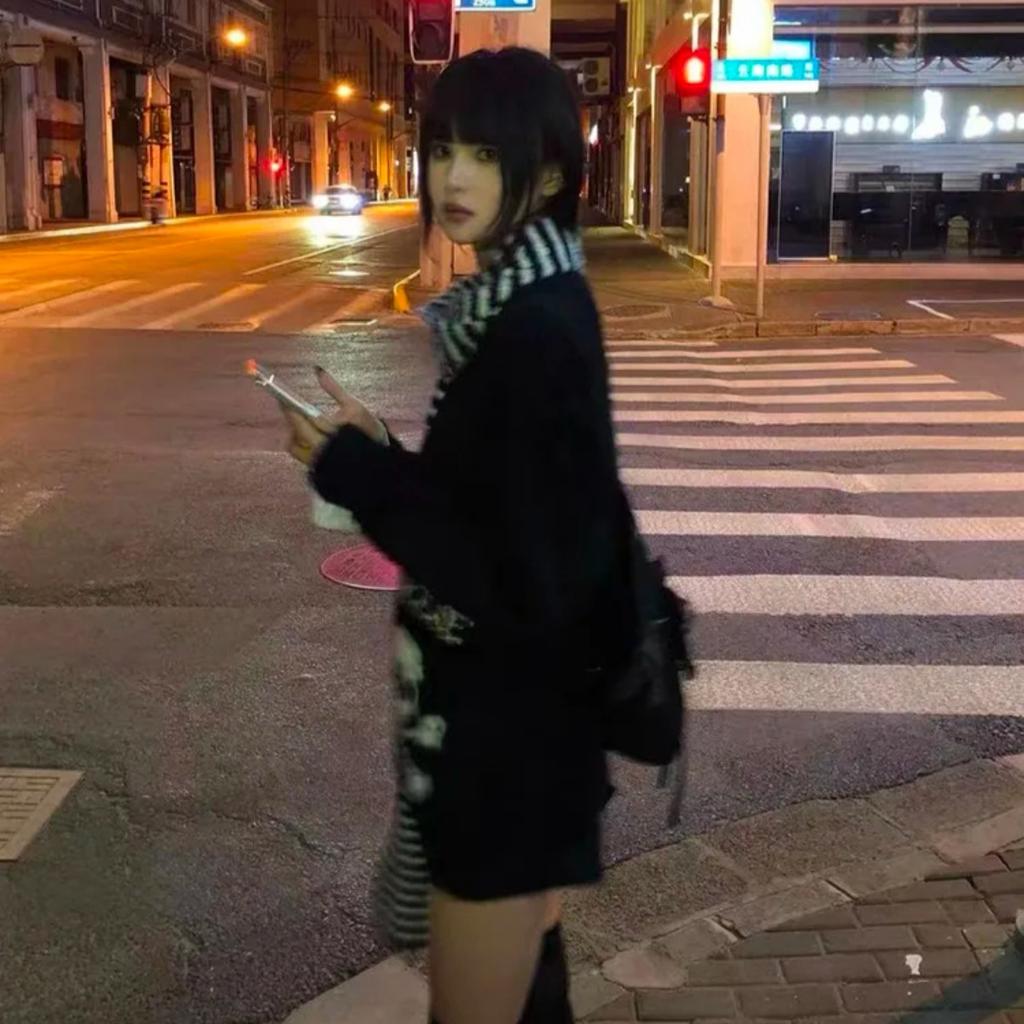 Gotický svetr s lebkami Grungeová temná estetika Pletený pulovr s výstřihem do V Harajuku Volný Mohérový pulovr Emo Alt Pletené oblečení Y2k