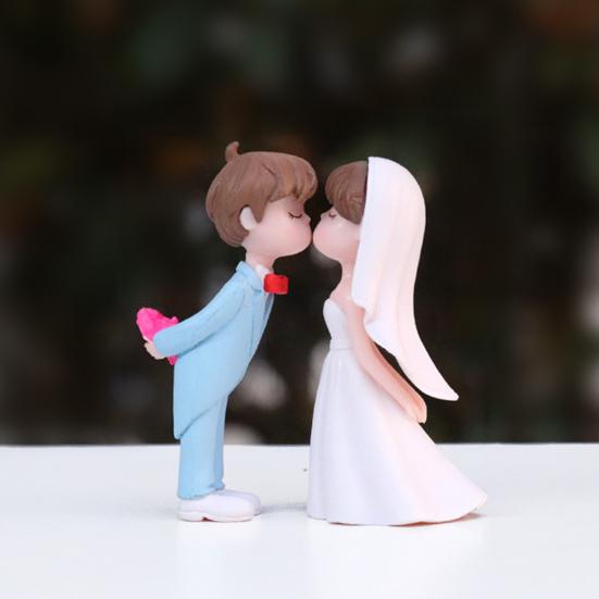 1 Pair Miniature Wedding Cake Toppers Mini Bride Groom Figurine Romantic Kissing Couple Resin Statue for Anniversaries Engagement Party Bridal Shower