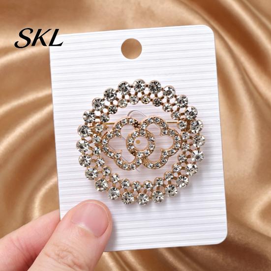 Strong Buckle Brooch Retro Style Pin, Hollow Flower Design Lapel Pin with Buckle, Sparkling Rhinestones Inlaid Anti-exposure Badge for Coats
