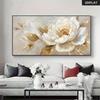 Un murale moderno astratto di peonie dorate - perfetto per l'arredamento del soggiorno e della camera da letto. La tela stampata, morbida e di colore chiaro, presenta