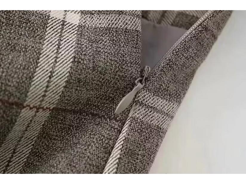 2025 Autumn/Winter Women's Elegant Plaid Button Half Skirt - European & American Style Fashion