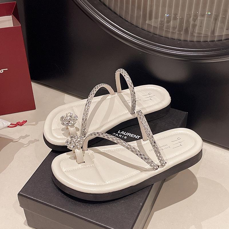 

French rhinestone cover toe cool slippers women summer wear 2025 new Internet celebrity fairy wind flat bottom beach cool slippers 40