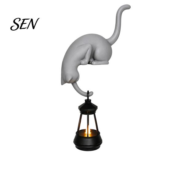 Decorazione Comodino Rustico Gatto Appeso Stampato 3D con Lanterna Scaffale Decorazione, Carino Che Spia Regali Pensierosi per Amici Statua da Bordo, Gancio Chiave