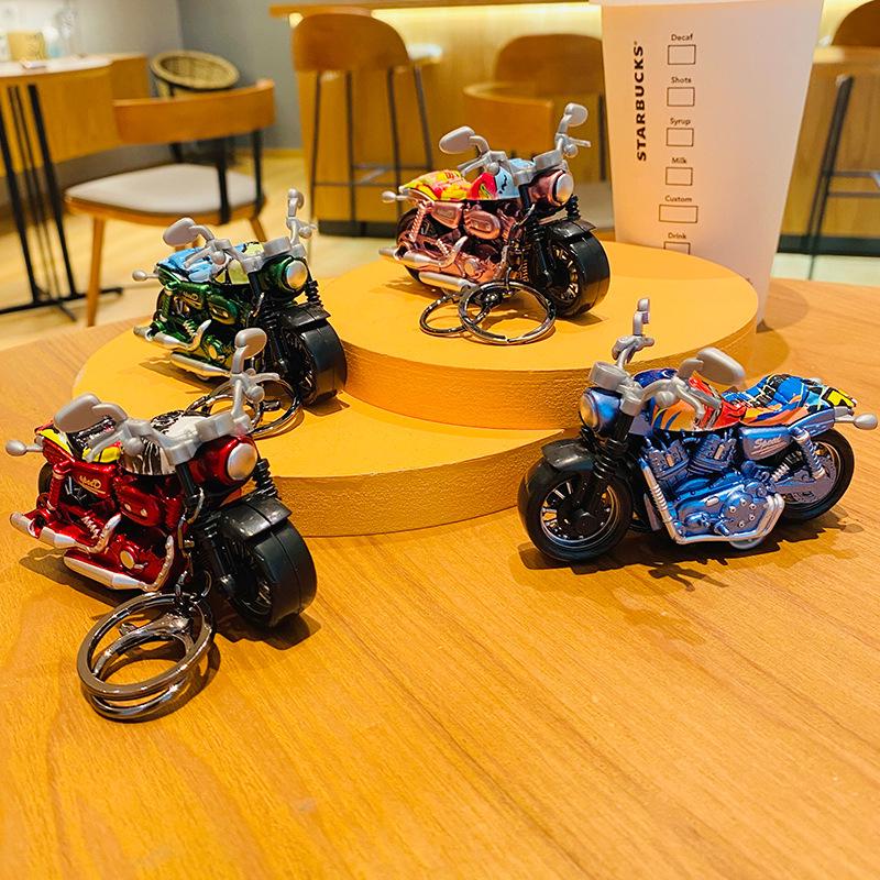 Cartoon-Legierung Rückzieh-Motorrad Schlüsselanhänger Anhänger - Spielzeug Geschenk für Schüler und Paare