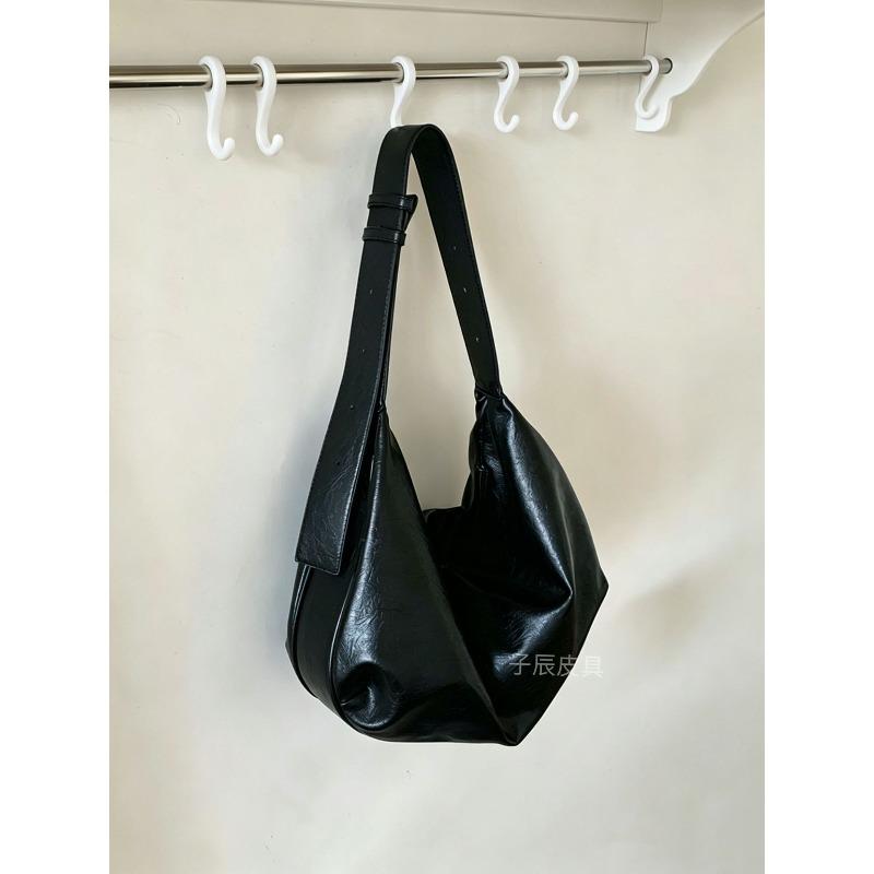 Retro soft surface large capacity black dumpling bag women s large capacity locomotive bag one shoulder crossbody tote bag women s bag чёрный