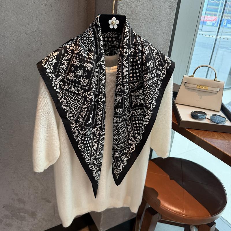 Light Luxury High-End Large Triangular Scarf Retro Flower Window Women'S Soft Twill Silk With Classic Versatile Scarf And Shoulder Silk Scarf