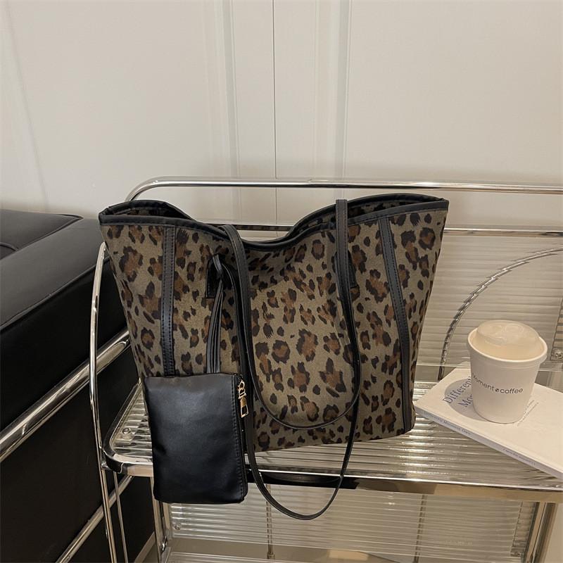 Street Style Leopard Print Pu Tote Bag With Zipper Closure For Daily Use