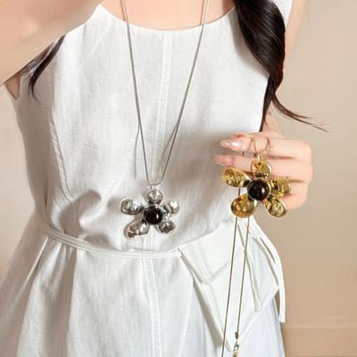 Resin Round Flower Pendant Necklace Ins Simple Collarbone Chain Niche Versatile High-end Jewelry