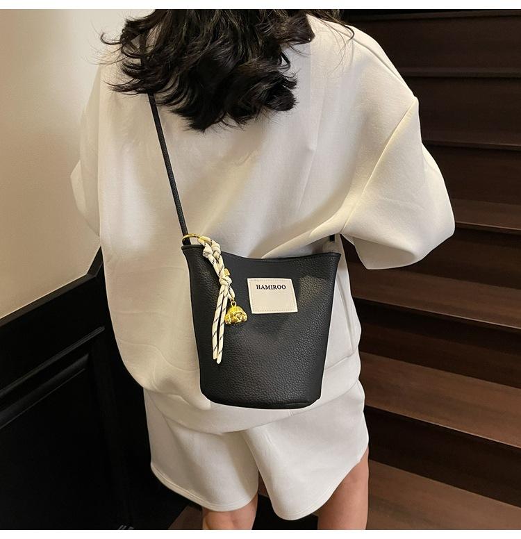 

Hand carry fashion hand bag casual bucket bag women s Korean version ins tide one shoulder oblique span bag 2025 Korean version women s bag