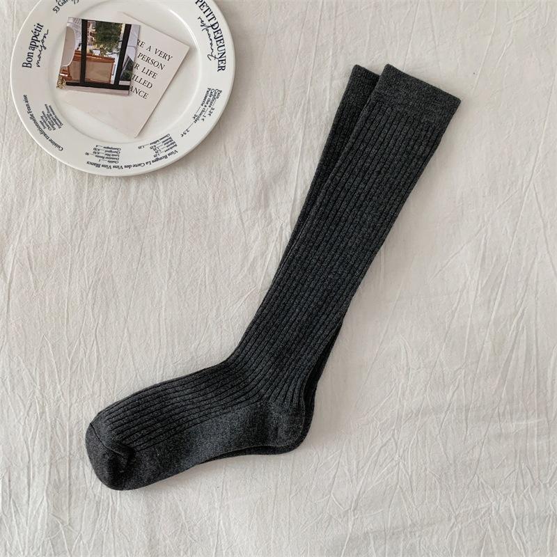 

Женские осенне-зимние однотонные шерстяные теплые носки до середины икры с вертикальной текстурой 1 pair темно-серого