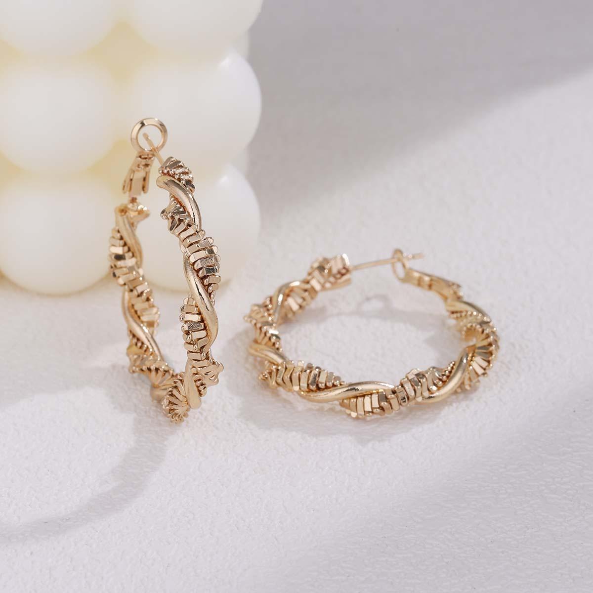 

Модные витые золотые серьги «Темперамент» Женские модные витые круглые серьги Персонализированные геометрические серьги Flow