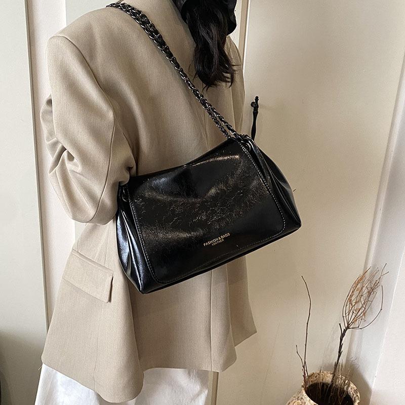 Premium chain versatile tote bag women's 2025 new trendy light luxury large capacity casual commuting shoulder armpit bag