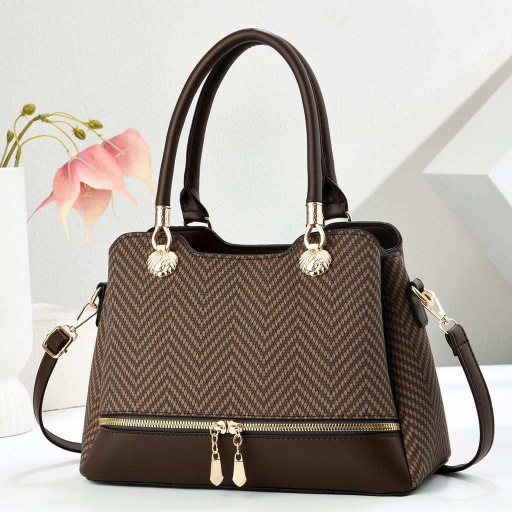 Classic Tote Bag For Women With Pu Material And Metal Accents For Daily Use