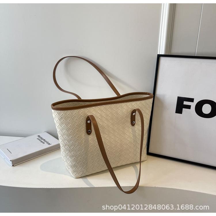 Large-capacity Woven Tote Bag Women's 2025 New Fashion Explosion Shoulder Bag Simple Texture Work Commuter Bag