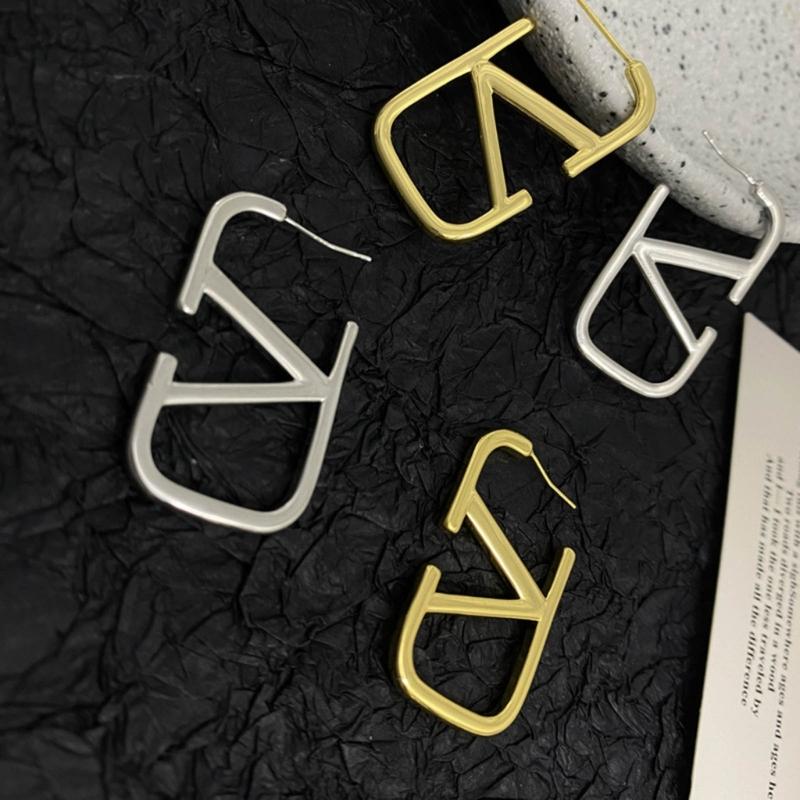 Minimalist Geometric Gold Lightweight Letters Earrings Highlight V Shaped Earrings for Women Aesthetic Ear Jewelry