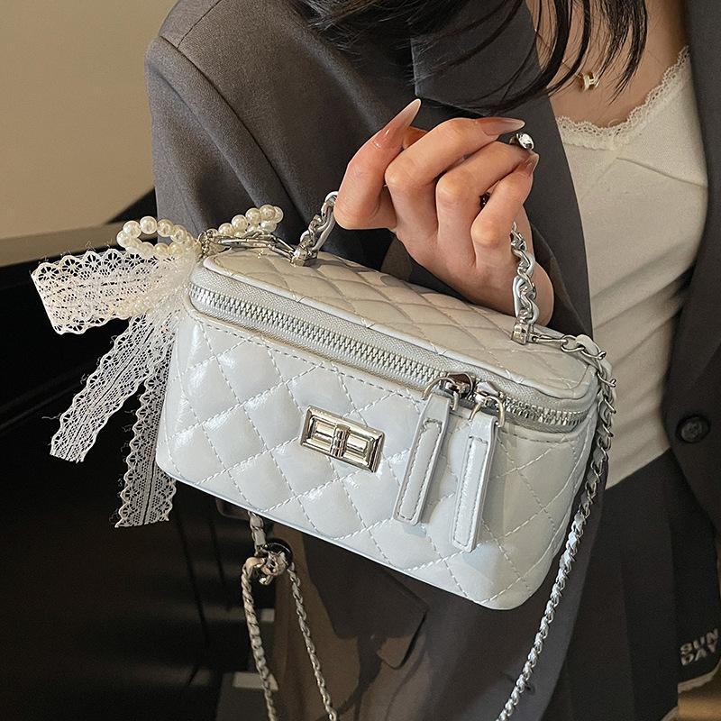 Xiaoxiangfeng exquisite and sweet diamond portable box bag popular versatile Korean women's commuter style versatile messenger bag
