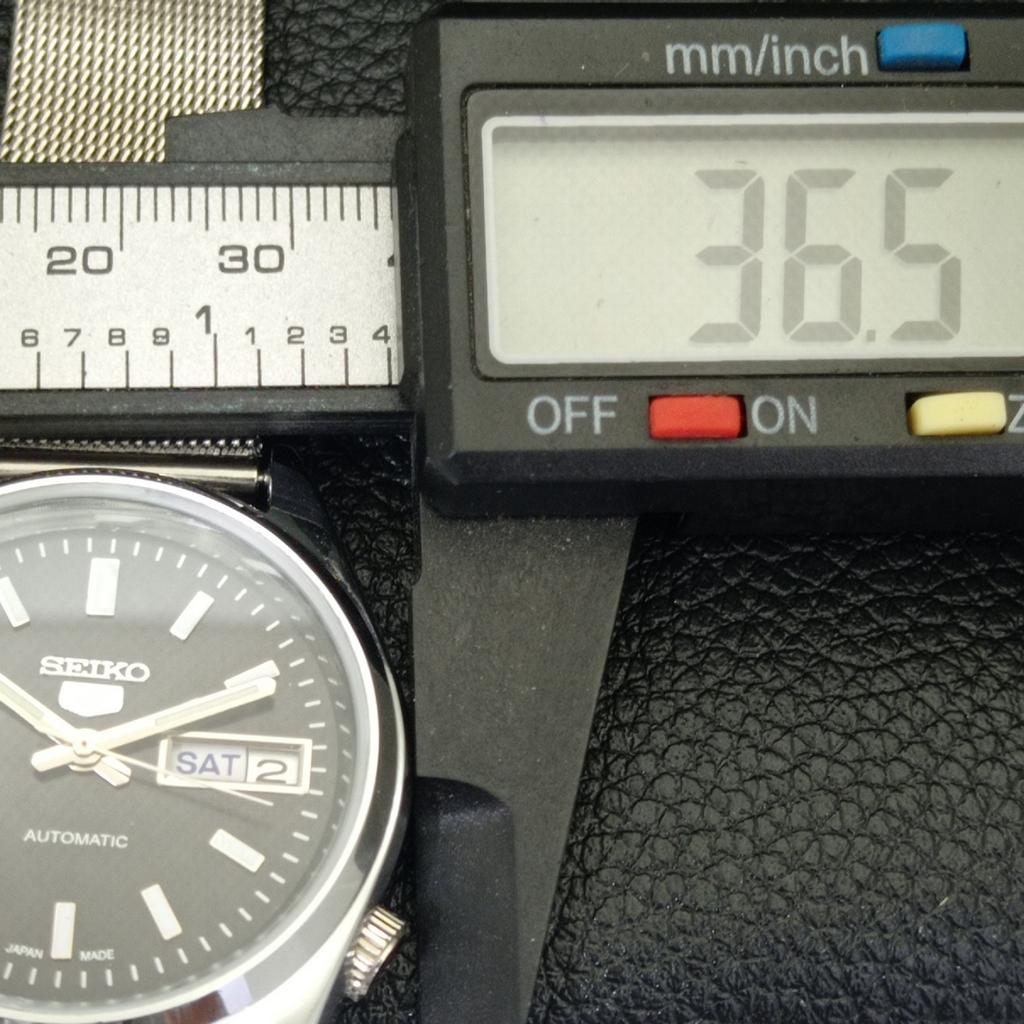 VINTAGE SEIKO 5 AUTOMATIC REFURBISHED JAPAN MENS BLACK DIAL WATCH A440533-9 Sk-a440533-1