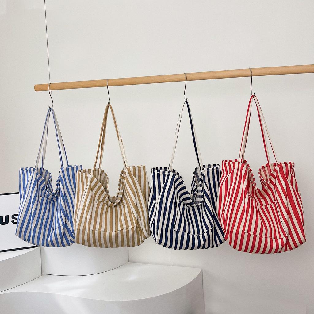 Randig shoppingväska med stor kapacitet, arbetsväska, avslappnad väska, nischad vår- och sommar casual mångsidig canvasväska