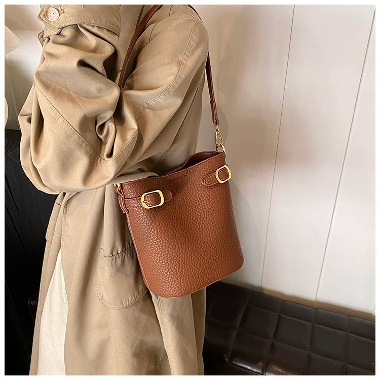 Korean Minimalist Women's High-End Bucket Bag: Versatile, Stylish Niche Design New Crossbody Fashion Accessory