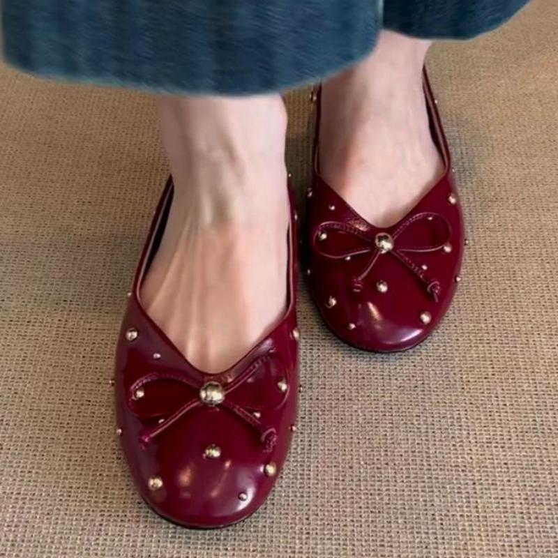 Spring New Flat Shoes Women Round Head Shallow Mouth Patent Leather Butterfly Knot Rivet Set Foot Soft Sole Single Shoes
