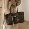 Korean version of niche bag women's 2025 winter new retro shoulder armpit bag large capacity commuter tote bag