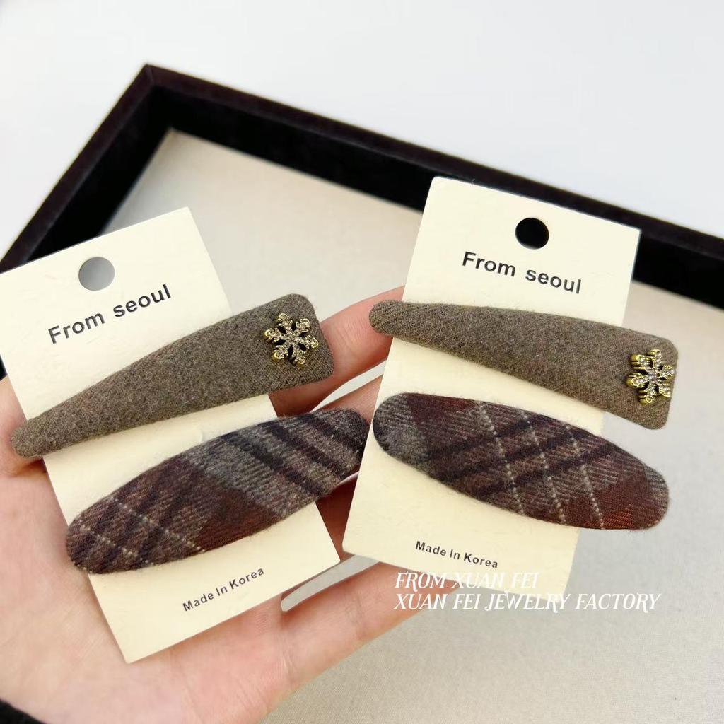 Dongdaemun Snowflake Plaid Hair Clip - Fashionable Side Bangs Accessory