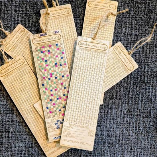 Segnalibro in legno con scomparti funzionali, tracker di lettura, accessorio elegante per libri, agenda di lettura, regalo per lettori.