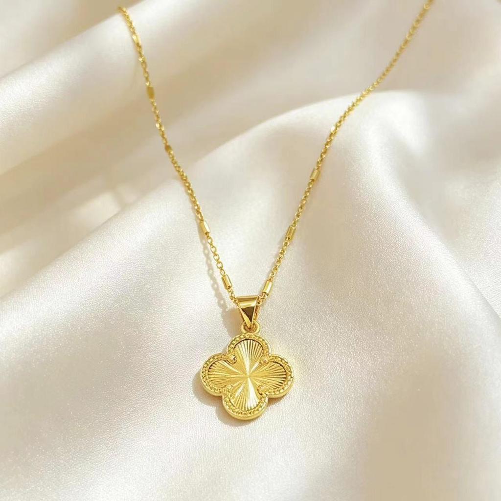 Laser-Cut Four-Leaf Clover Gold Necklace for Women – Elegant and Fashionable Clavicle Chain Jewelry