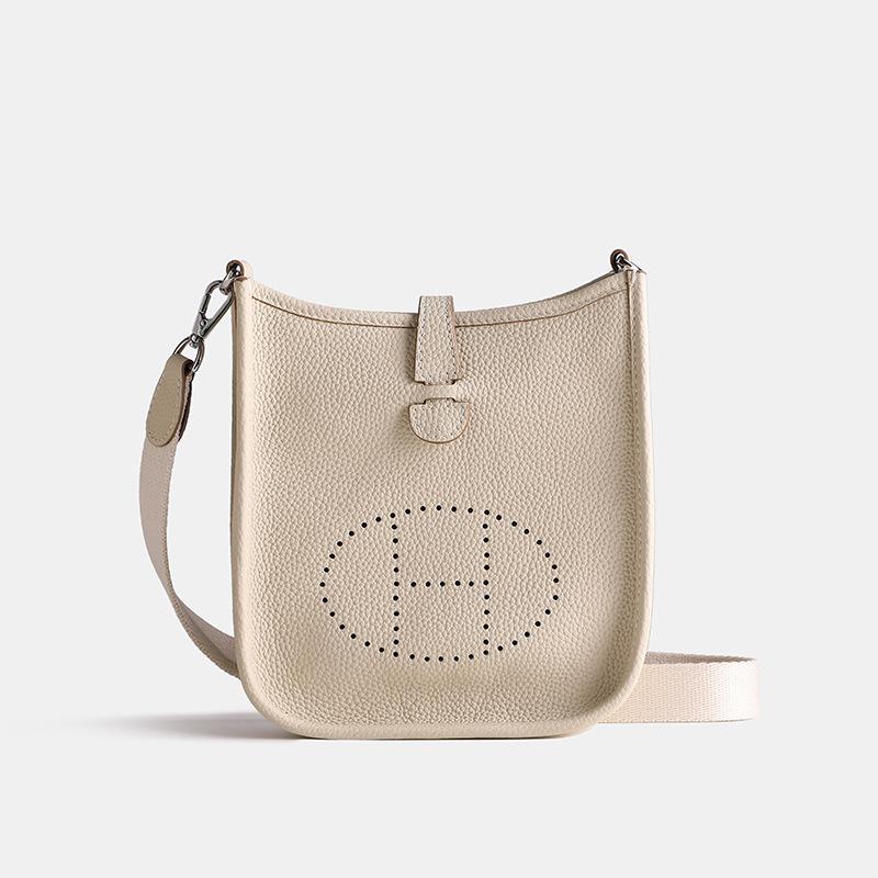 Mini Schulter-Crossbody-Tasche aus Vollnarbenleder, Fassförmige Box-Tasche, Weiches Kordelzug-Schnallendesign