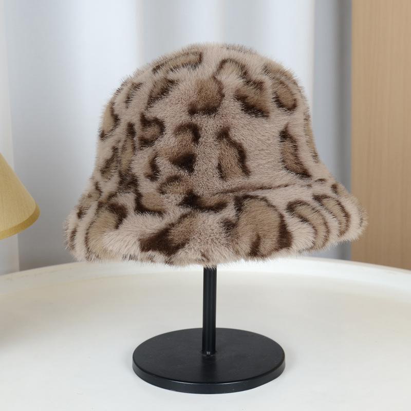 

Зимняя трансграничная новая трендовая плюшевая шляпа женская корейская версия модная в иностранном стиле шляпа-ведро с леопардовым принтом универсальная шляпа-панама для тепла One size