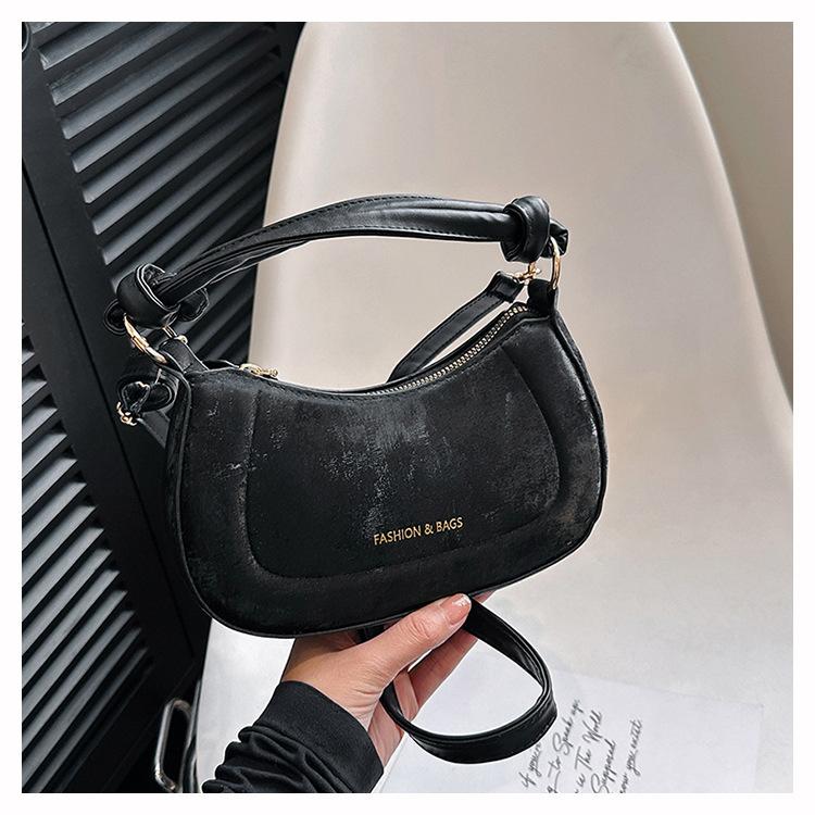 

Niche solid color handbag women s 2024 summer new fashion crescent moon bag foreign style commuting tide shoulder messenger bag чорний