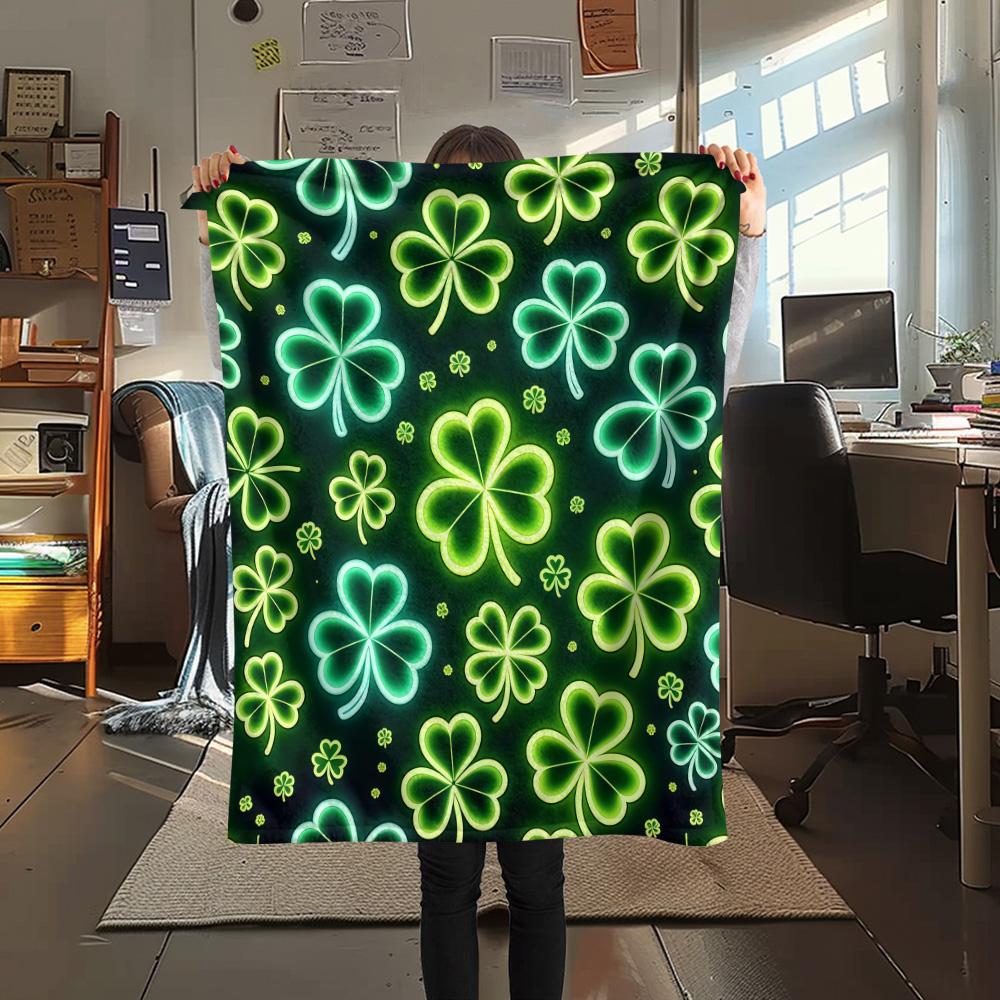 1PC Clover Print FlAannel Blanket, High quality Comfortable for All Seasons, Home Decor, Warmth and Comfort