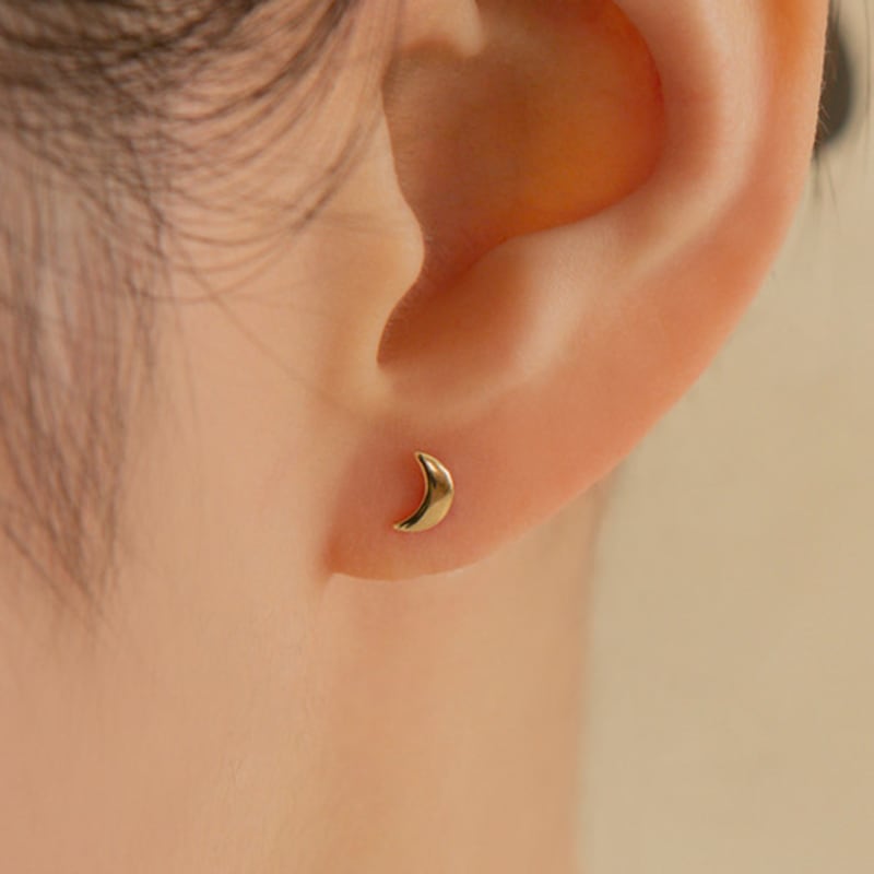 LUNNE 14k Volume Crescent Moon Earrings (14k Gold) A05