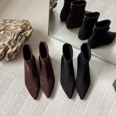 Version coréenne de bottines courtes rétro polyvalentes pointues à talons bas pour femmes 2025 automne et hiver nouvelles bottes pour femmes en daim fermeture éclair arrière bottes fines